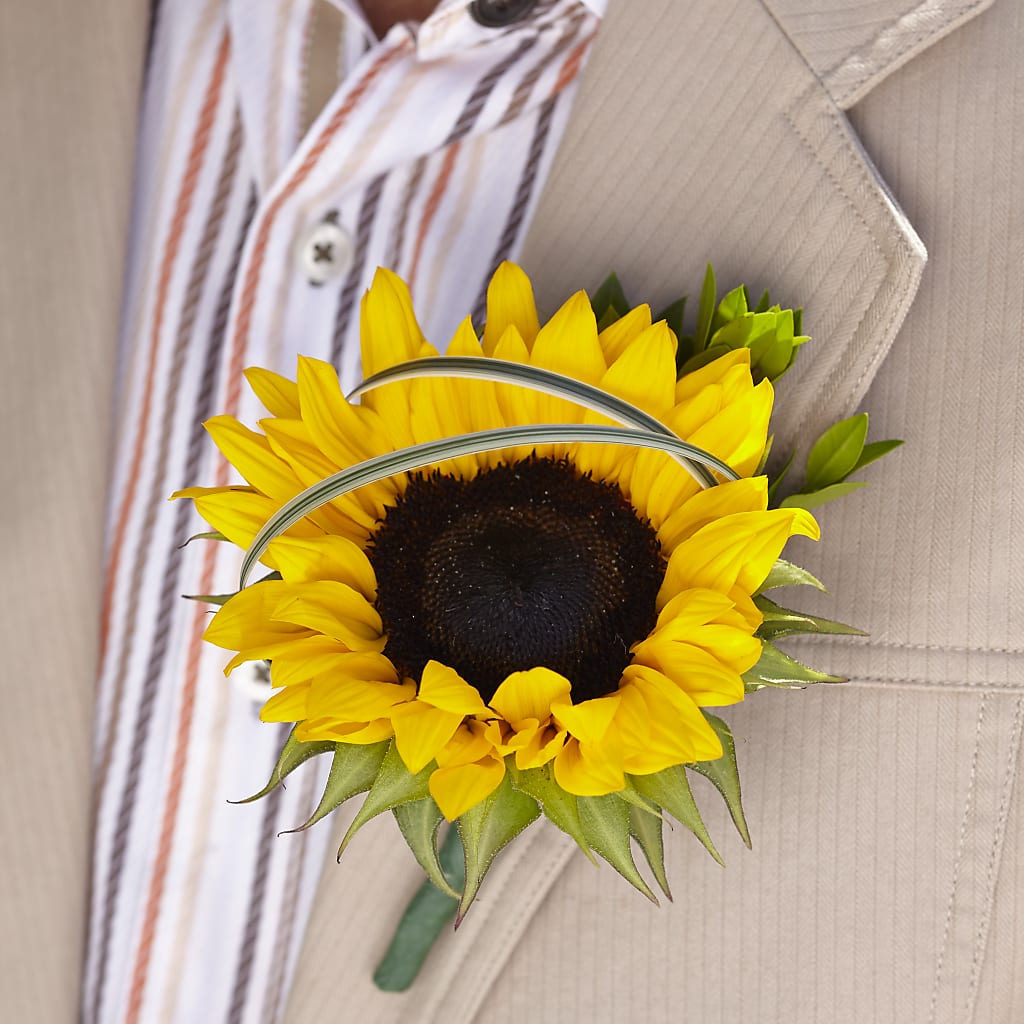 Free Spirit Boutonniere – Magnolia Floral Design, Santa Ana CA